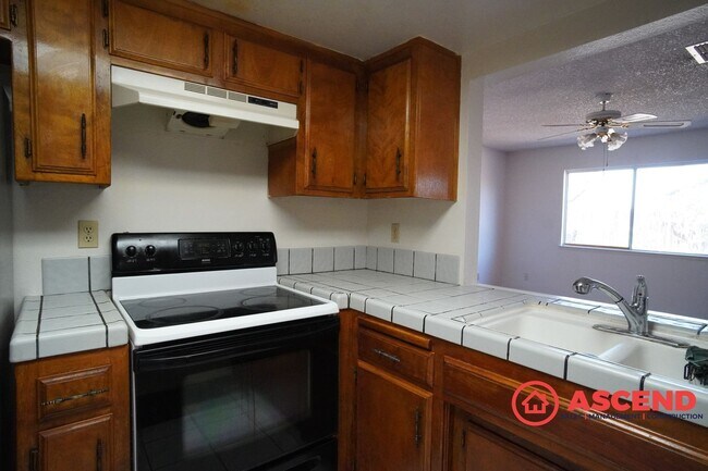 Building Photo - Splendid Home In East Bakersfield!