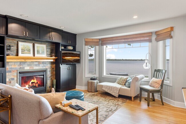 Building Photo - 21253 Lake George Blvd