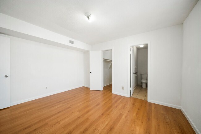 Building Photo - 6201 Ranchester Dr