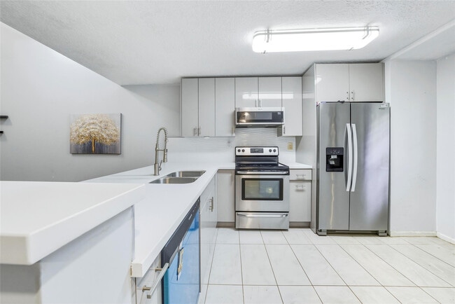 Building Photo - 214 City View Dr