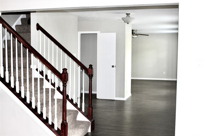 Building Photo - 4110 Valley Haven Dr