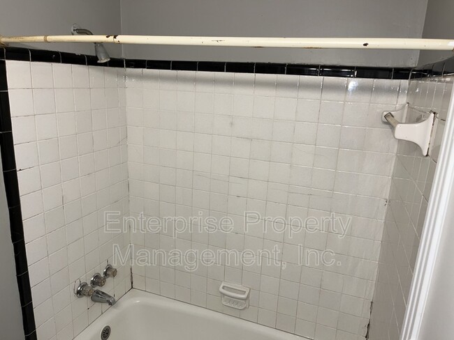 Building Photo - 636 Frayser Dr
