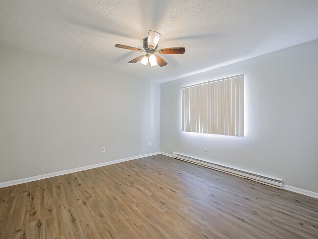 Building Photo - 125 E Van Riper Rd