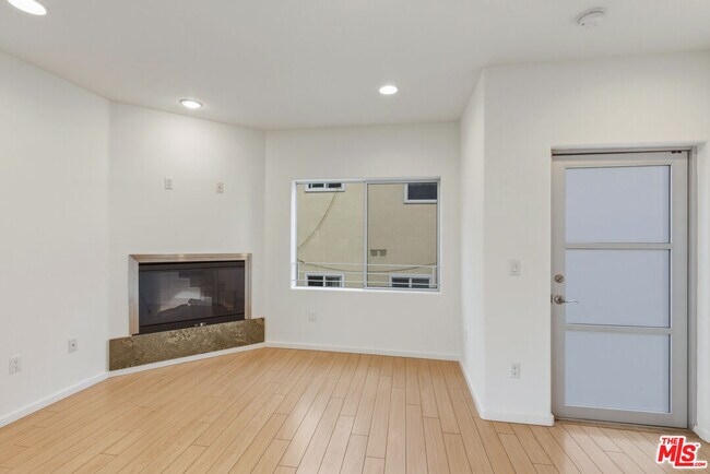 Building Photo - 3637 Dunn Dr