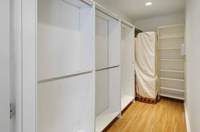 Building Photo - Rare Opportunity to Rent Spacious & Bright WLA Condo