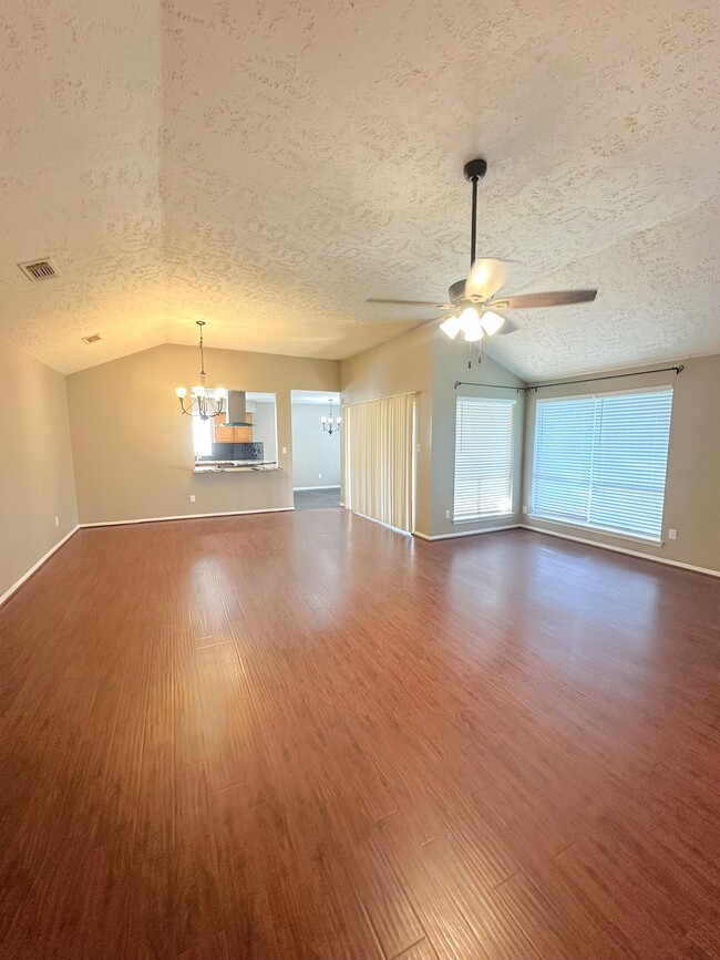 Building Photo - 21314 Highland Knolls Dr