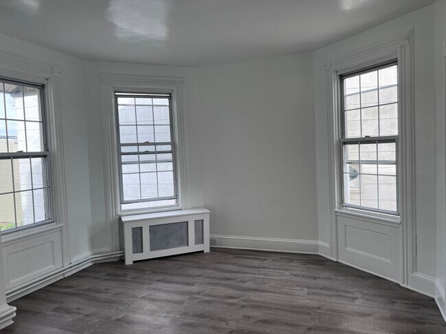 Building Photo - 618 16th St