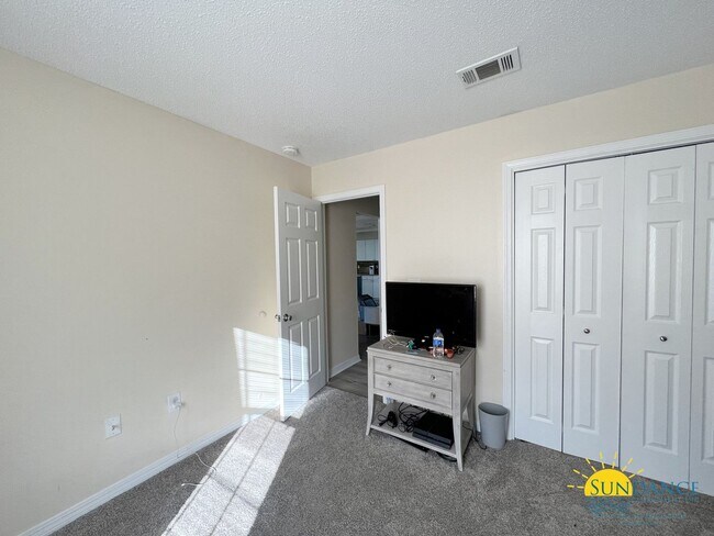 Building Photo - Custom upgrades in this beautiful Crestview home!