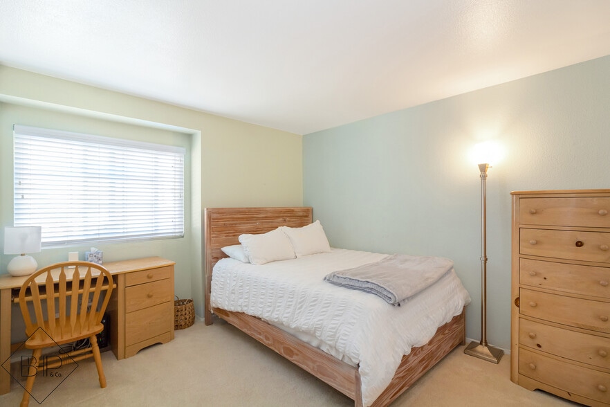 North Bedroom - 1987 Willow Ridge Dr
