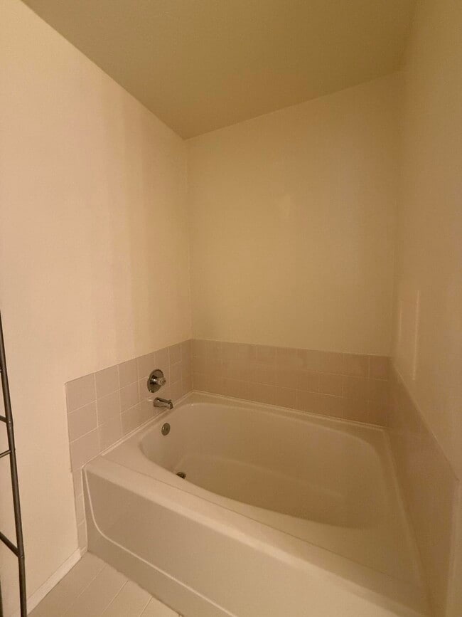 Building Photo - 1106 Belmont Pl