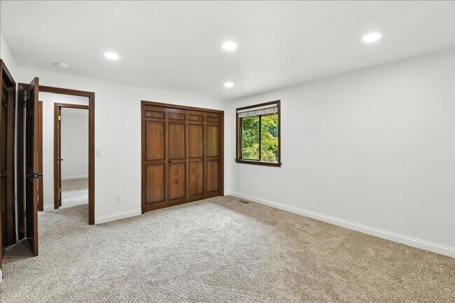 Building Photo - 3bd/2.25ba Edmonds House