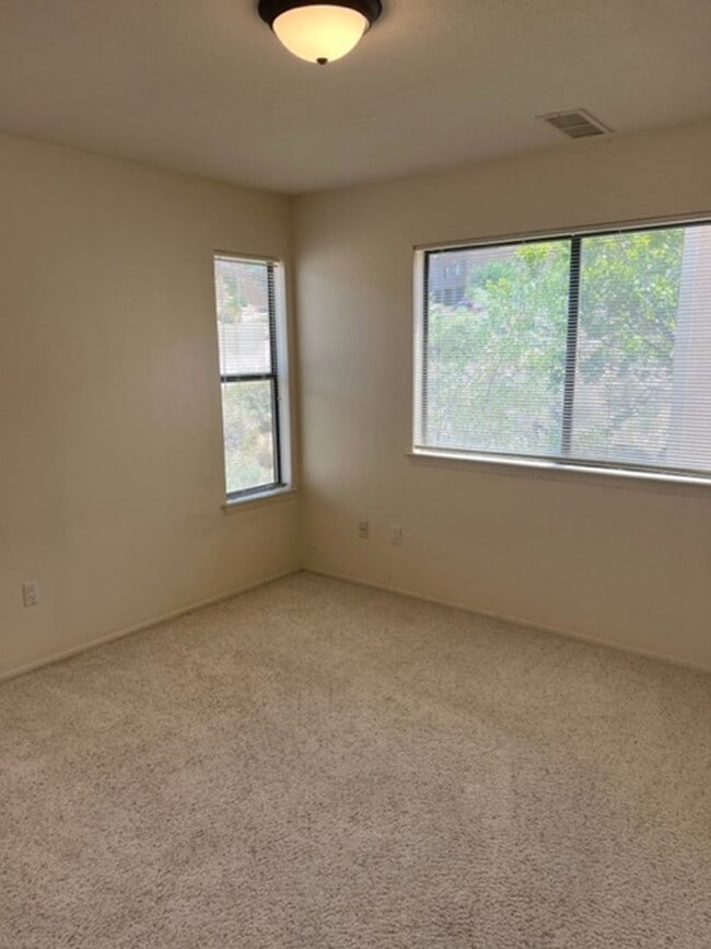 Building Photo - Beautiful 2 Bedroom 2 Bath 2 Car Garage Town House in the foot hills COMING SOON! Available 12/22...