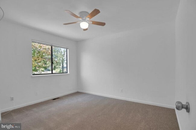 Building Photo - 9021 Sandalwood Dr