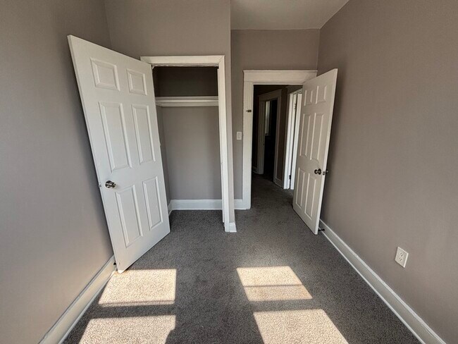 Building Photo - 4 Bedrooms