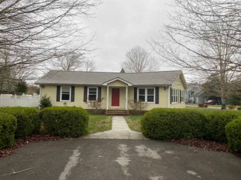Primary Photo - 391 Mortons Lake Rd