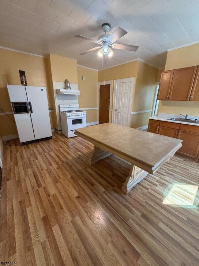 Building Photo - 656 N 7th St