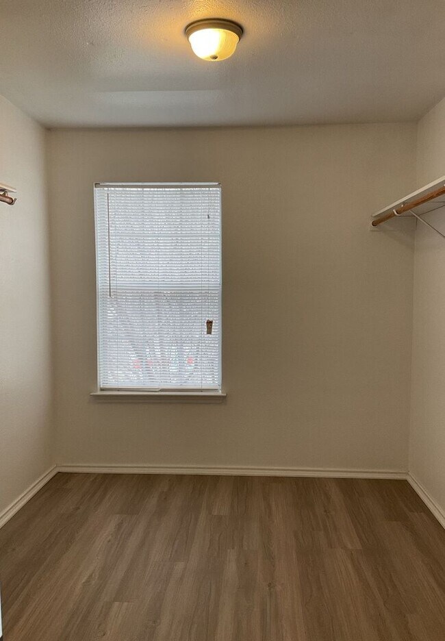 Building Photo - NEW FLOORING - AVAILABLE NOW!