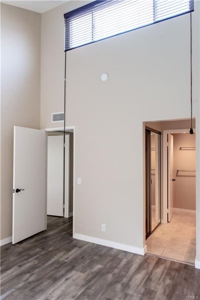 Building Photo - Great Townhouse