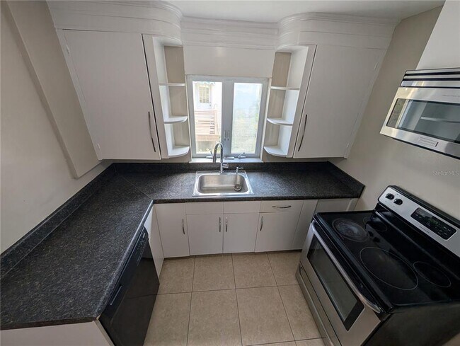 Building Photo - 520 11th Ave N