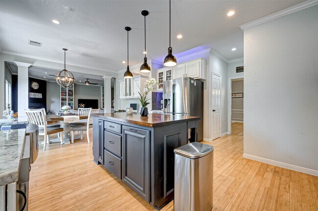 Building Photo - 14 Bradford Cir