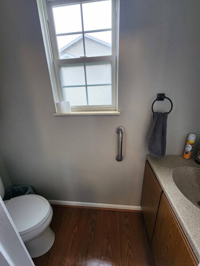 Half bathroom - 1408 Whispering Woods Ave