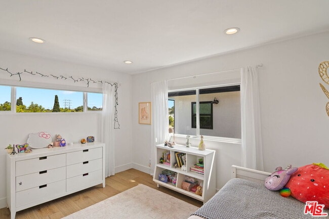 Building Photo - 5664 Coliseum St