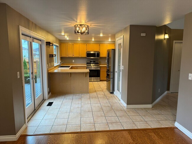 Building Photo - 4Bd/2.5Ba Maple Valley House