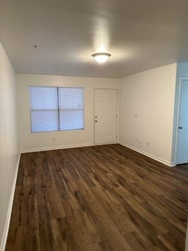 Building Photo - Two Bedroom Apartment