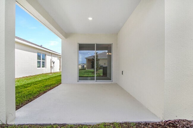 Building Photo - Modern Comfort Meets Convenience