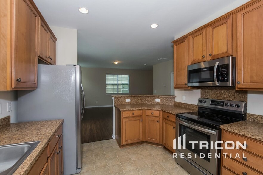 Building Photo - 915 Old Forester Ln
