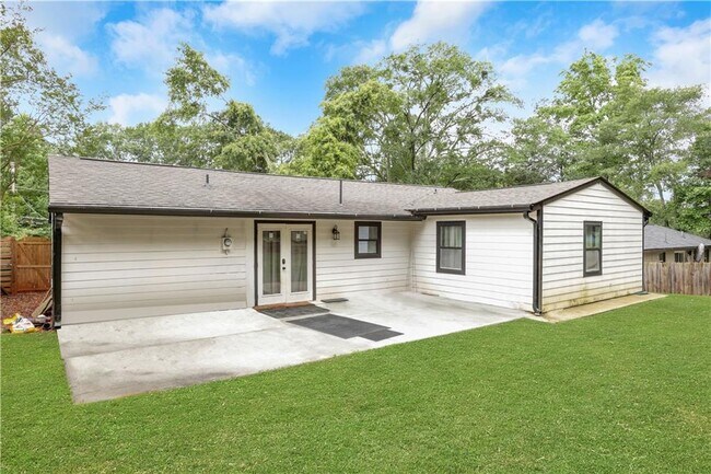 Building Photo - 3436 Pinehill Dr
