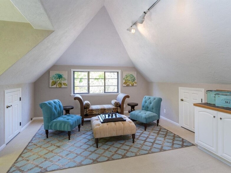 Building Photo - 1084 Fife Ave