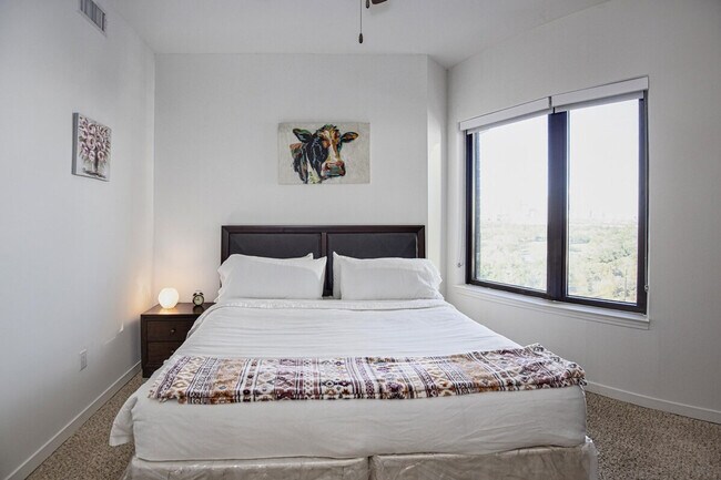 Building Photo - 6803 Staffordshire Crescent