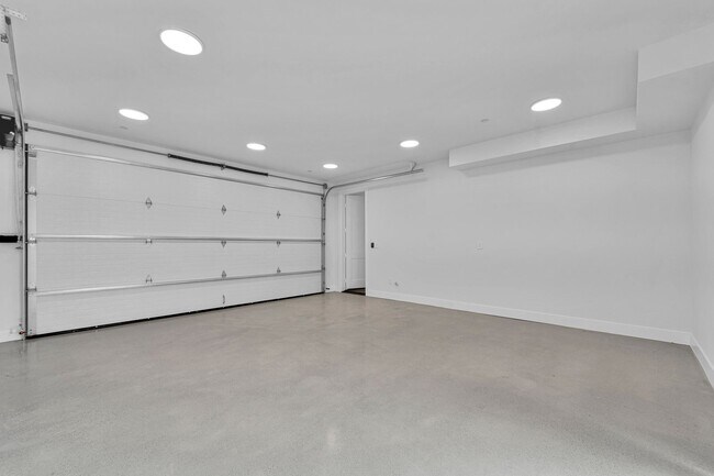 Building Photo - Modern Brand new 5-Bedroom Home for Lease ...