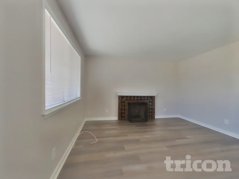 Building Photo - 207 Roger St