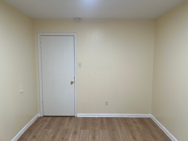 Building Photo - 3314 Kentwood Dr