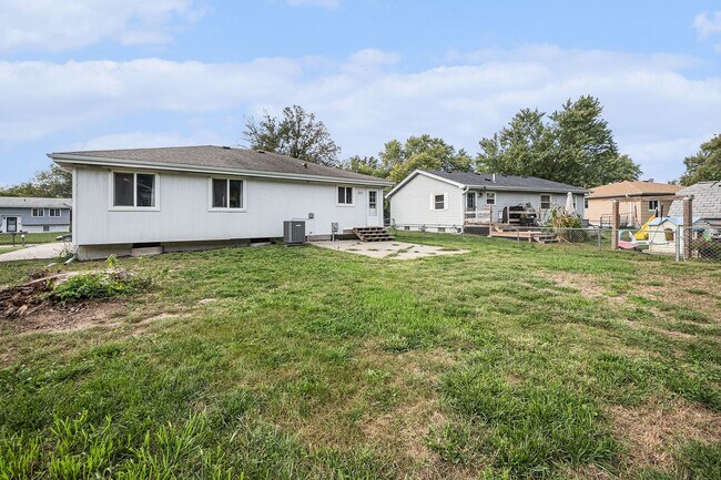 Building Photo - 3 bed 2 bath Yutan Home For Rent
