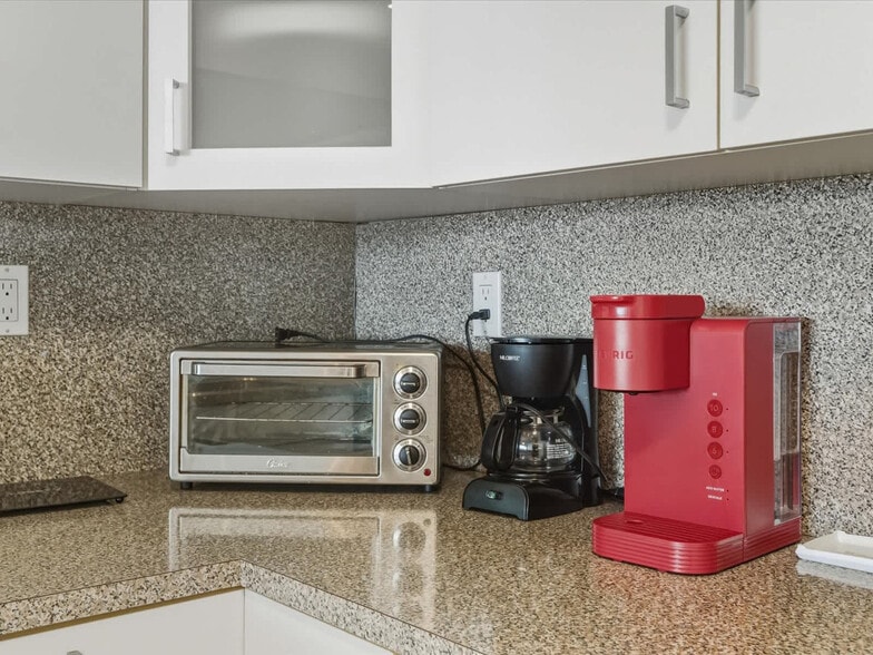 Building Photo - 3725 S Ocean Dr