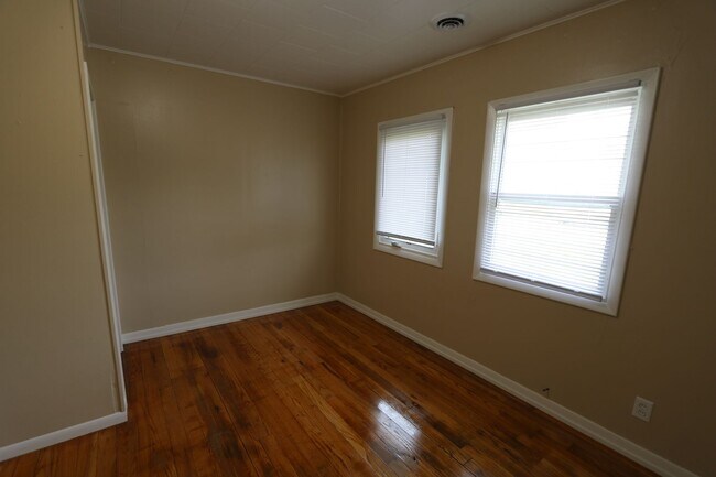 Building Photo - 2407-2407 Flint Hills Dr