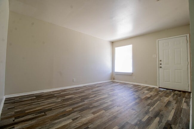 Building Photo - 5822 Branch Valley Dr