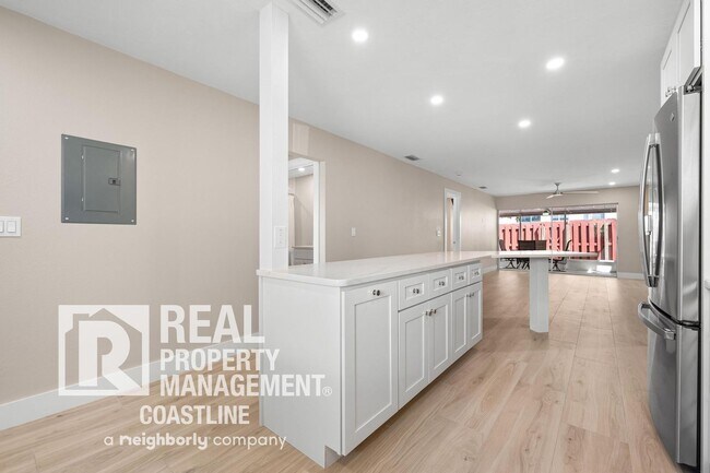 Building Photo - Luxurious Fully Renovated 2 Bed/2Bath Condo