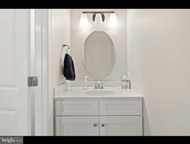 Building Photo - 144 Rollason Dr