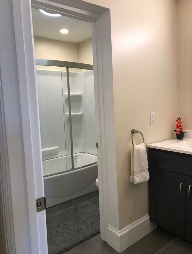 Building Photo - 2301 Mission St