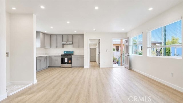 Building Photo - 628 W Floral Dr