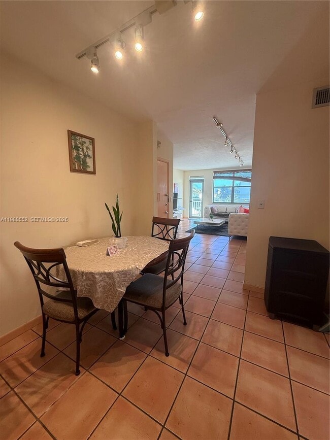 Building Photo - 1480 Euclid Ave