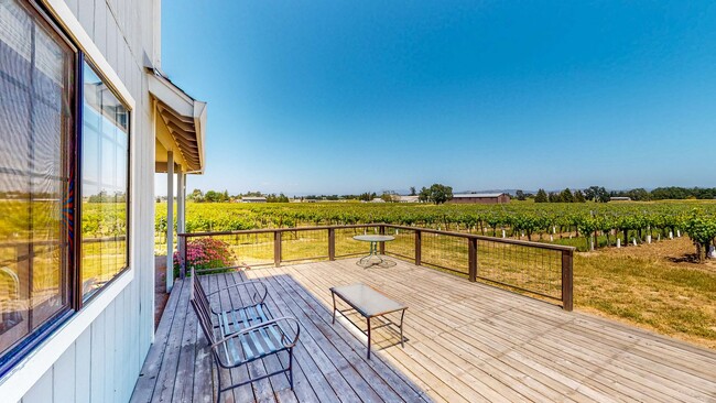 Building Photo - Beautiful 4 bedroom 3.5 bath Home with 2 c...