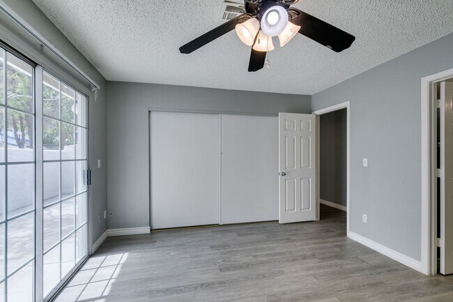 Building Photo - 2117 Willowbury Dr
