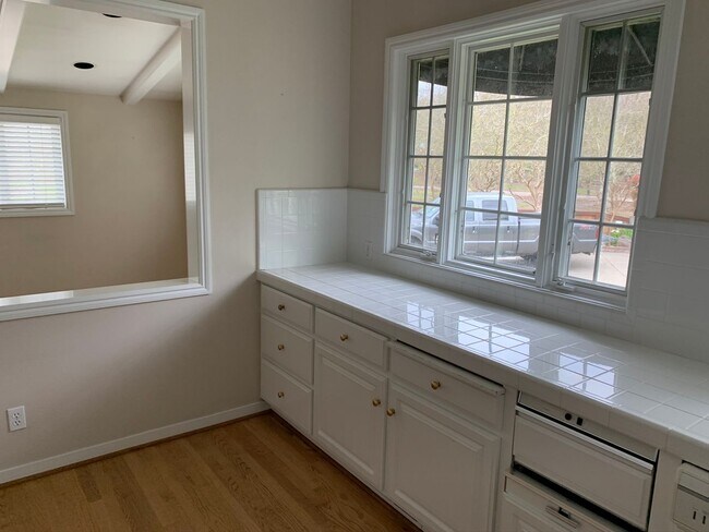 Building Photo - 8537 Pezzi Rd
