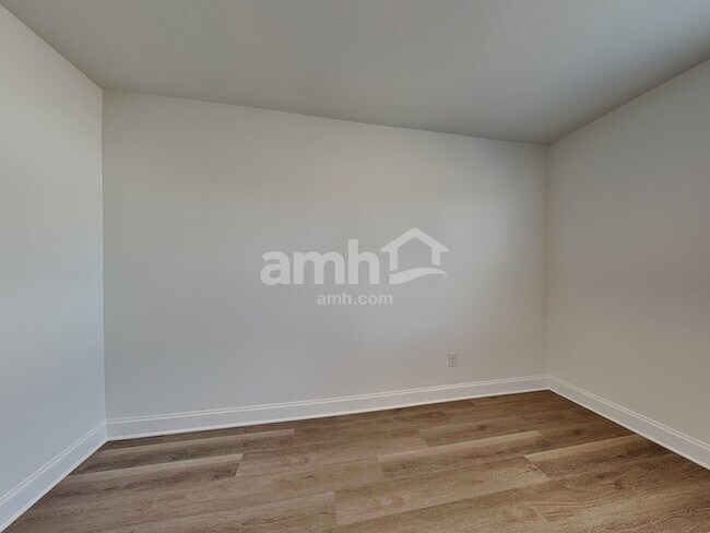 Building Photo - 6034 Rosemore Ln