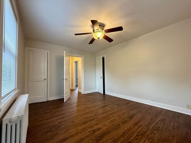 Building Photo - 1400 Kenmore Ave